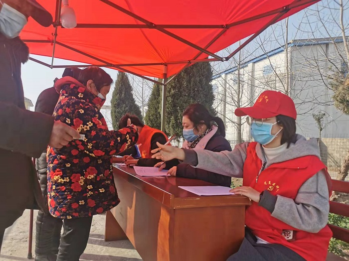 政协机关党员先锋队队员协助南岗做好全员核酸检测.png