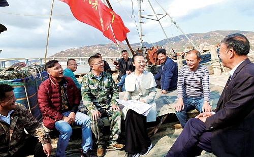 海州湾街道“有事好商量”议事会组织政协委员走访渔民,了解海洋捕捞安全生产情况.jpg